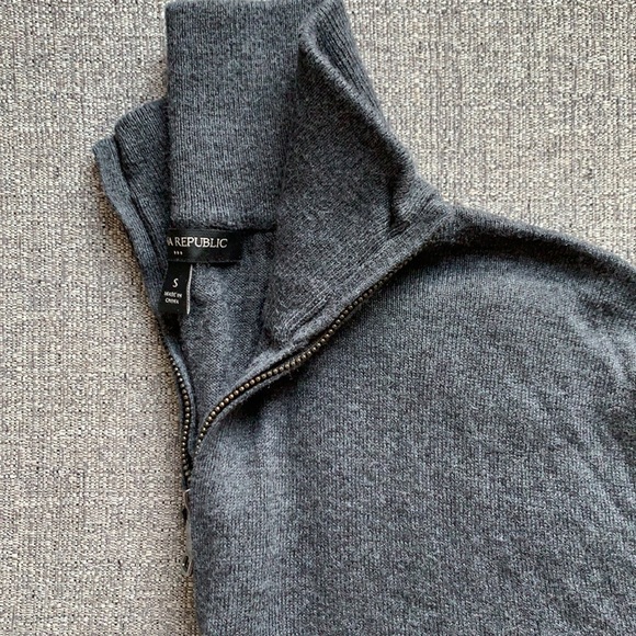 Banana Republic Sweater - Picture 5 of 5